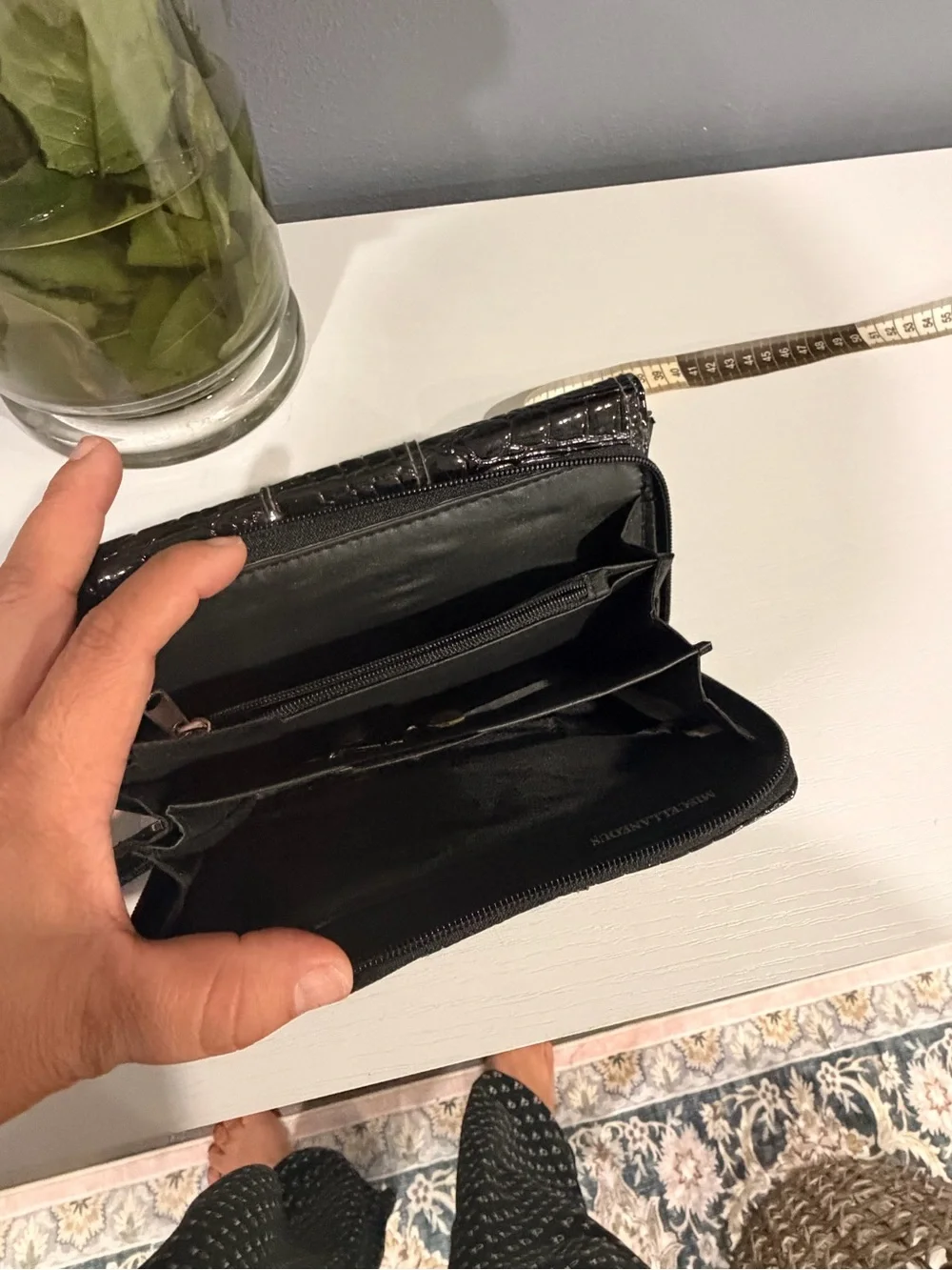 N/A sleek black